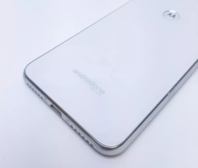telefon-motorola-one-wbudowana-pamiec-64-gb