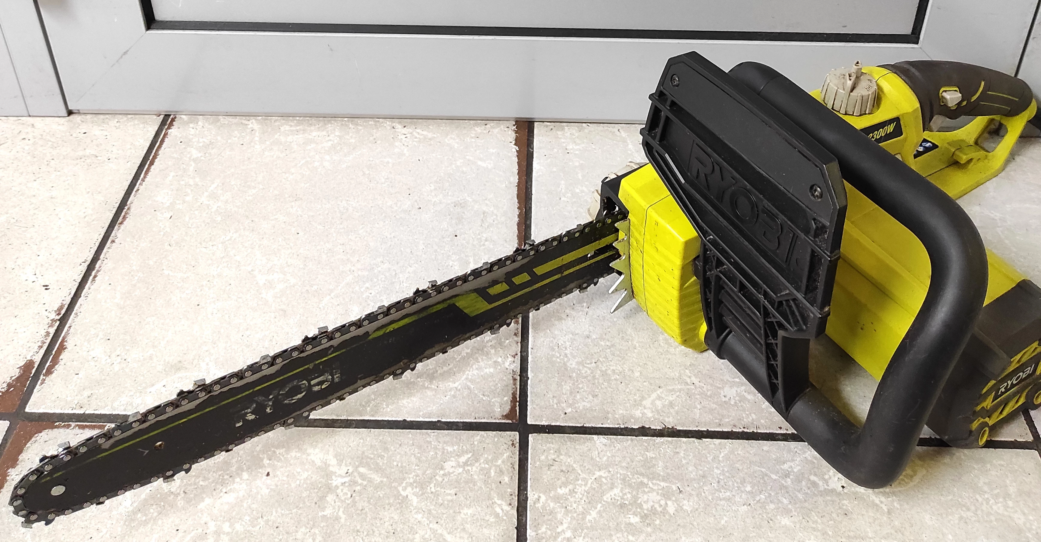 elektryczna-pila-lancuchowa-ryobi-2300w-opis-zasilanie-elektryczne-sieciowe