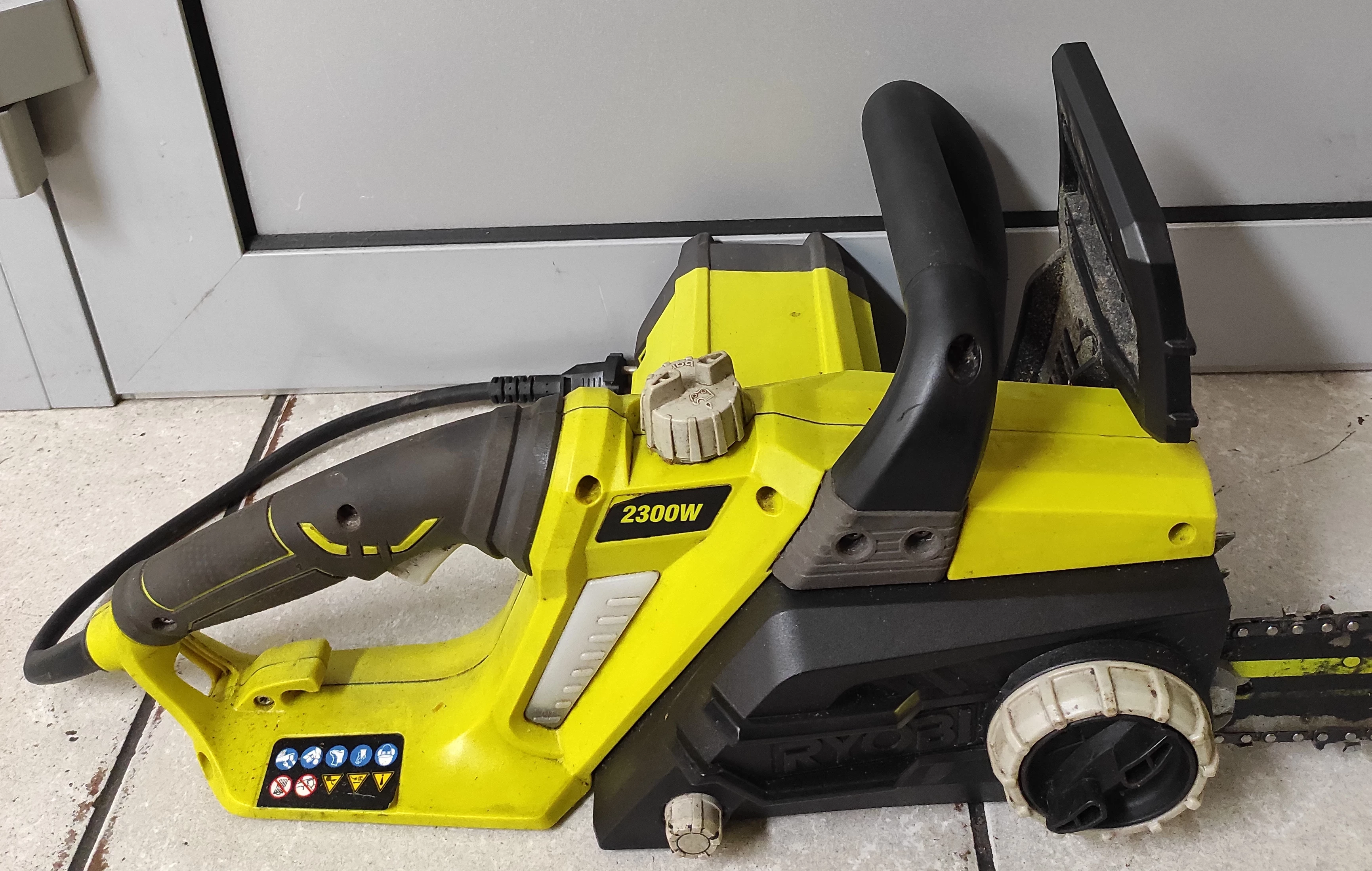 elektryczna-pila-lancuchowa-ryobi-2300w-opis-moc-km-1