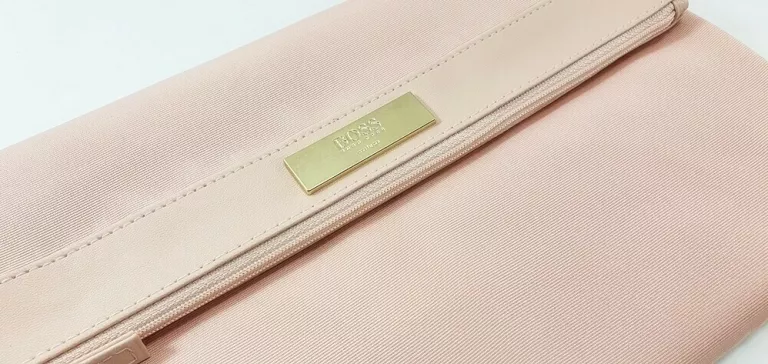 ELEGANCKA POJEMNA ORYGINALNA DAMSKA KOSMETYCZKA HUGO BOSS RÓŻOWA