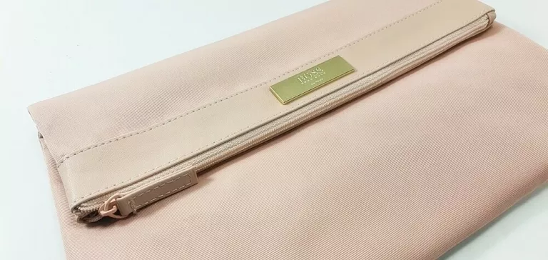 ELEGANCKA POJEMNA ORYGINALNA DAMSKA KOSMETYCZKA HUGO BOSS RÓŻOWA