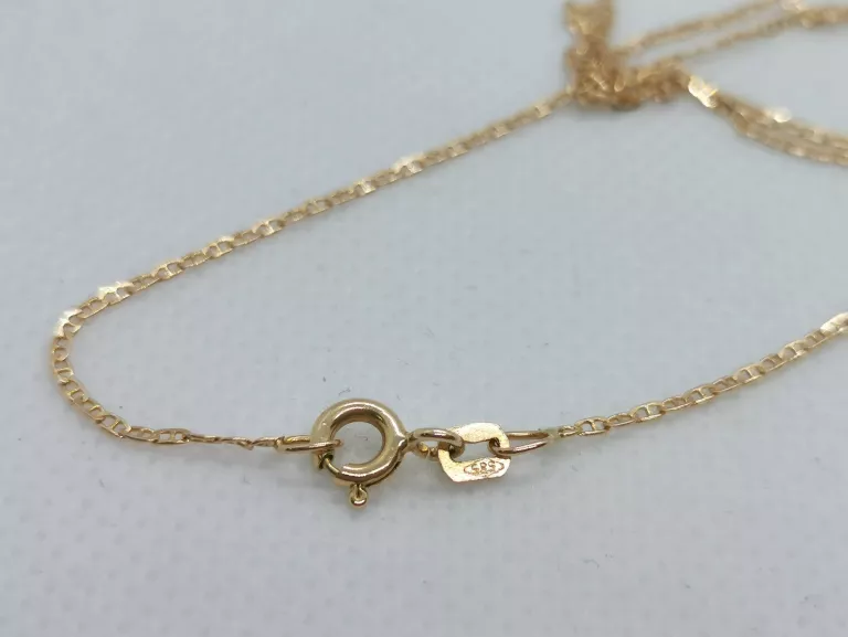 delikatny-zloty-lancuszek-at-idealny-material-zloto