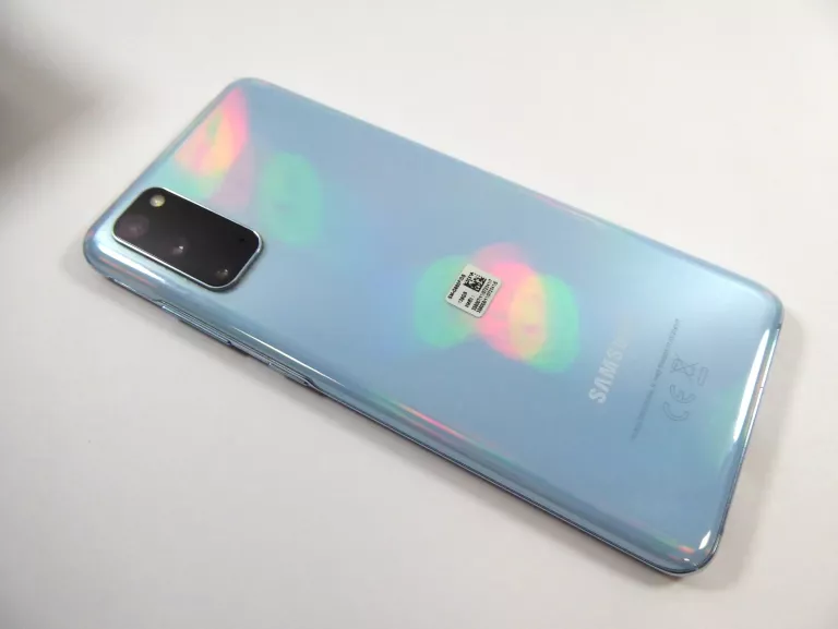 smartfon-samsung-galaxy-s20-8128-sm-g980f-przekatna-ekranu-62