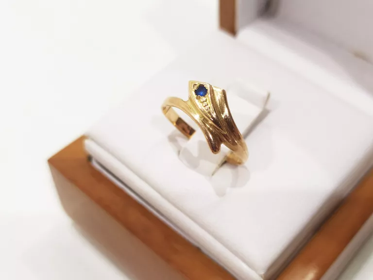 zloty-pierscionek-z-niebieskim-oczkiem-585-rynek-2-wlodawa