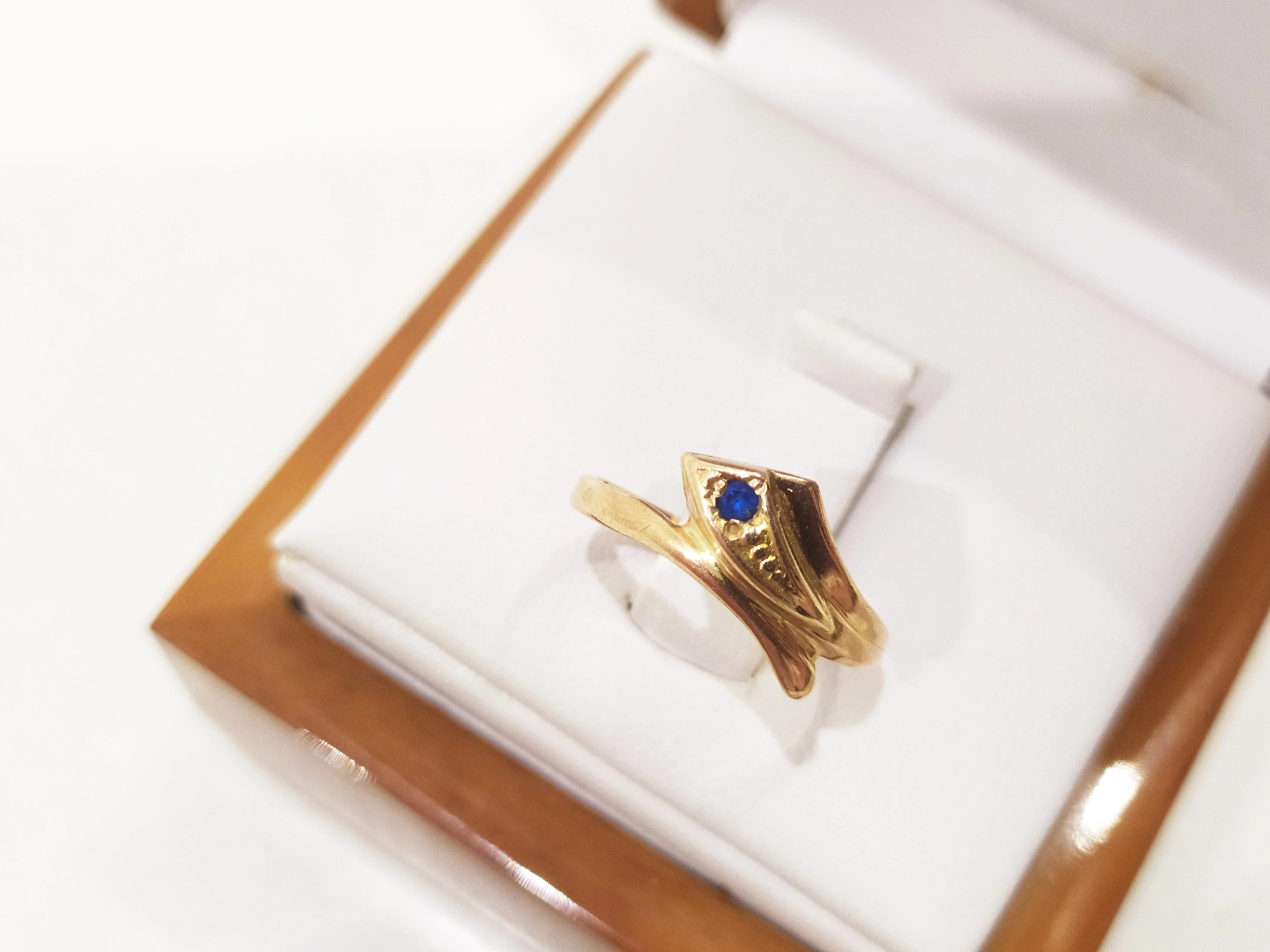 zloty-pierscionek-z-niebieskim-oczkiem-585-kamien-17088-4194304