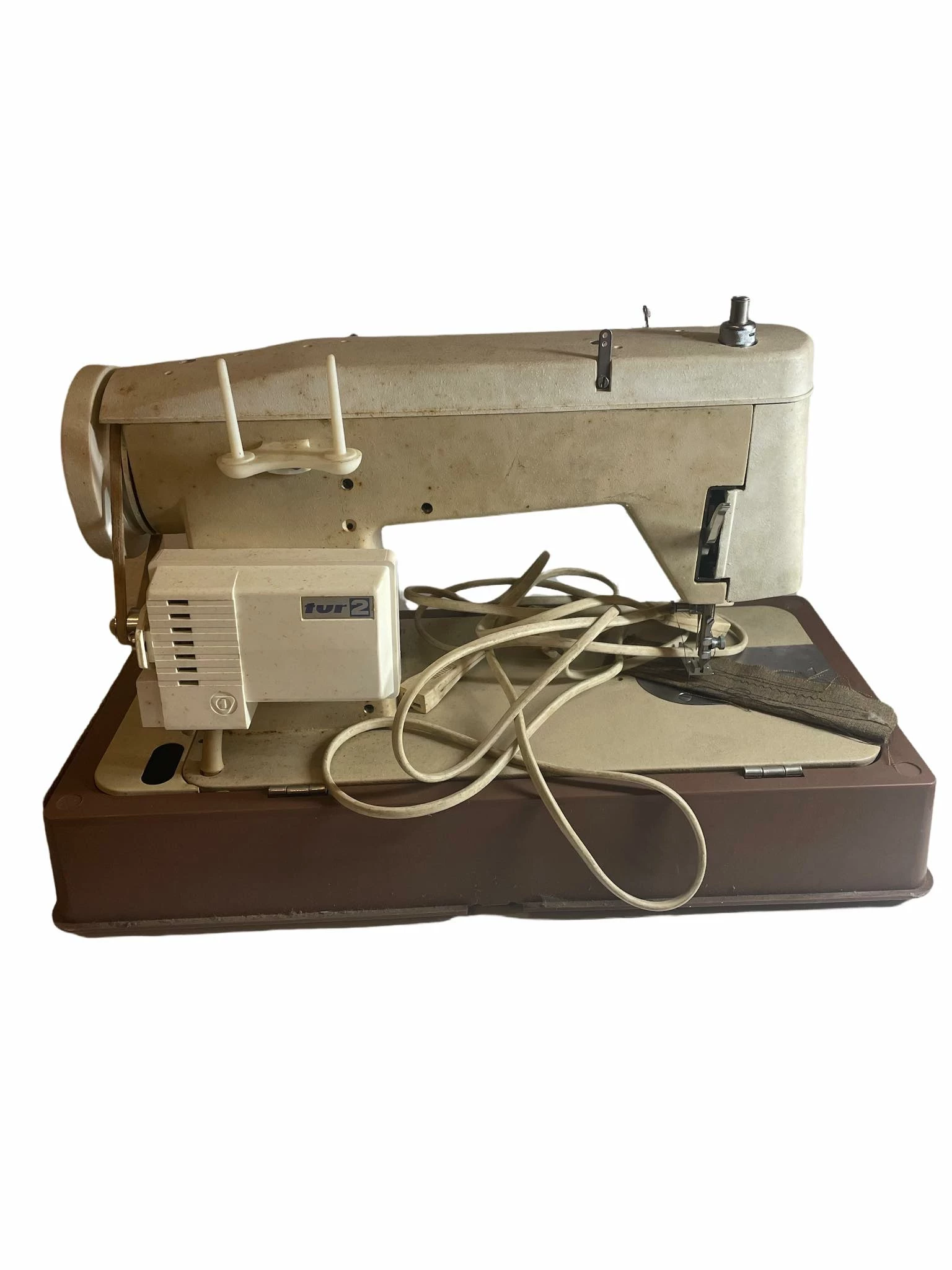 maszyna-do-szycia-tur-2-lucznik-antyk-stan-uzywany