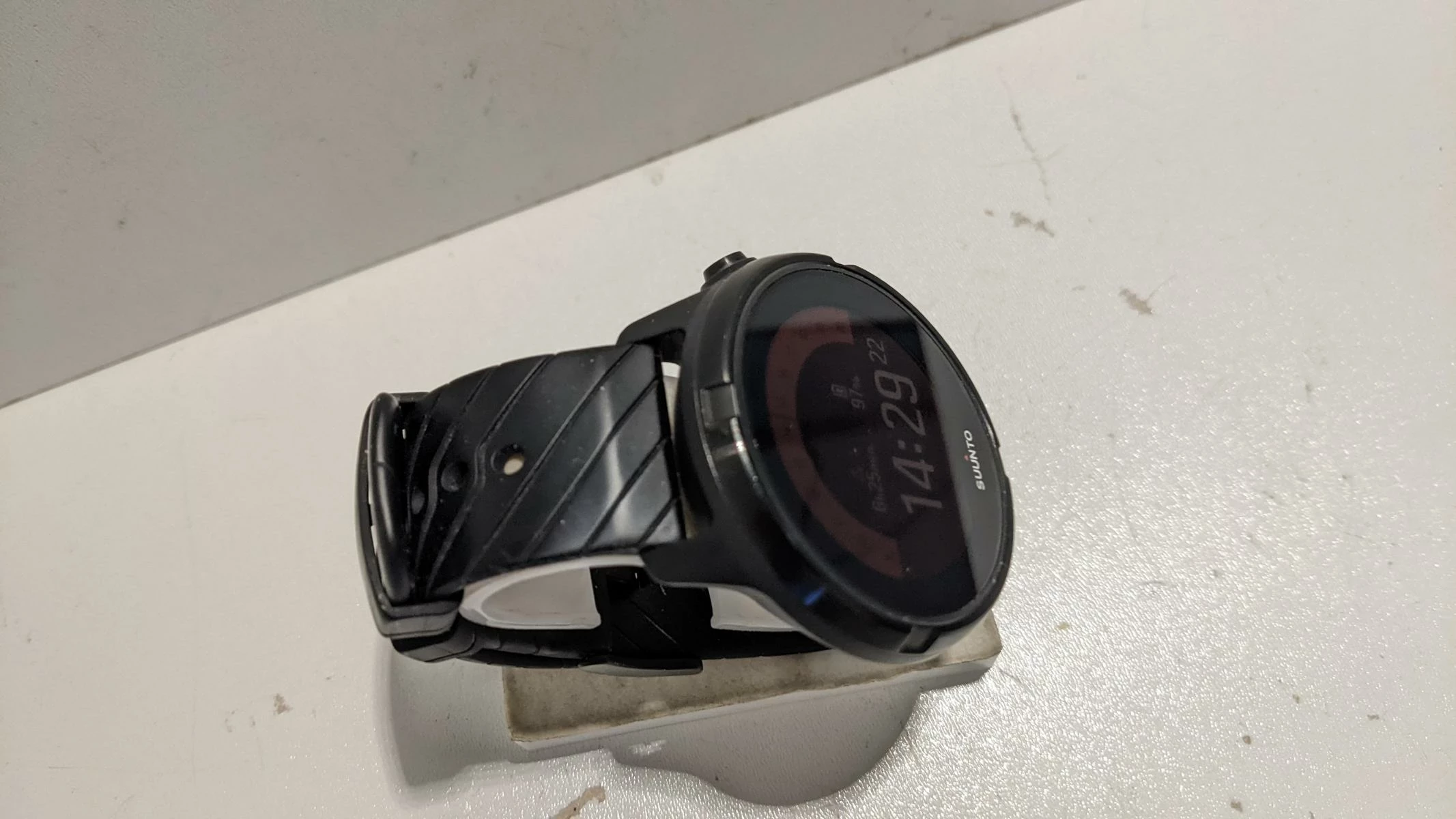 zegarek-suunto-9-all-black-material-paska-guma