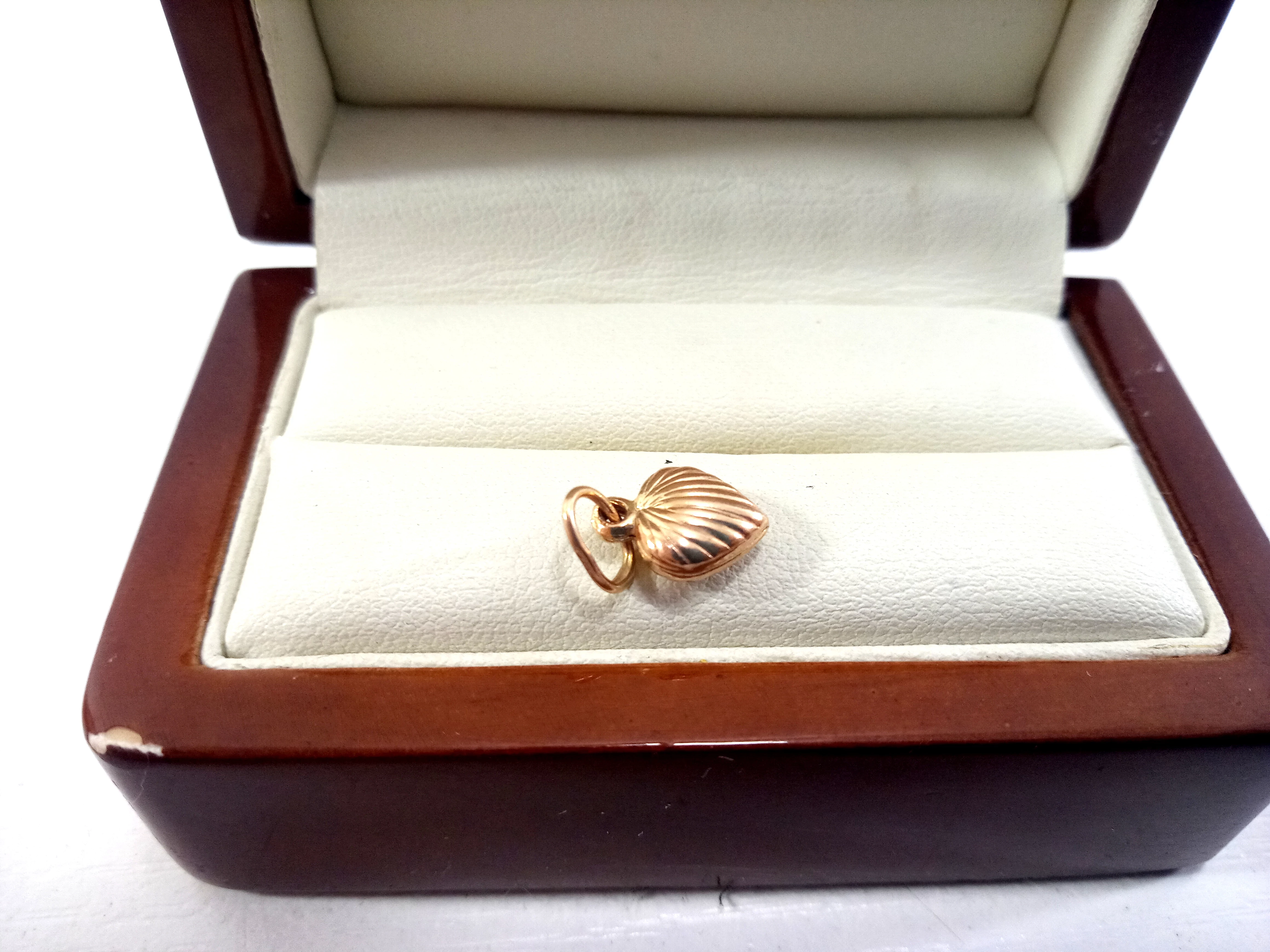 majestatyczna-zlota-zawieszka-p585-rodzaj-wyrob-jubilerski