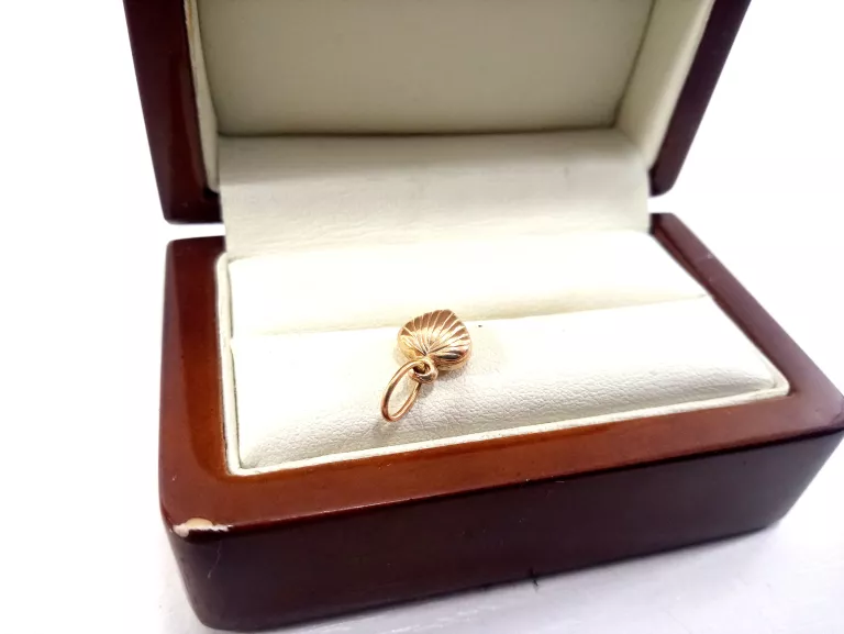 majestatyczna-zlota-zawieszka-p585-material-zloto