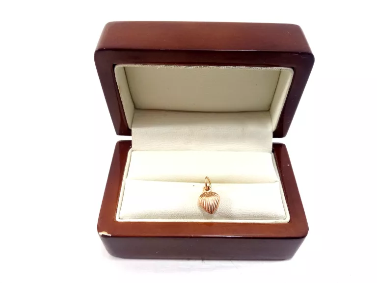 majestatyczna-zlota-zawieszka-p585-tysiaclecia-2a-nowe-miasto-lubawskie