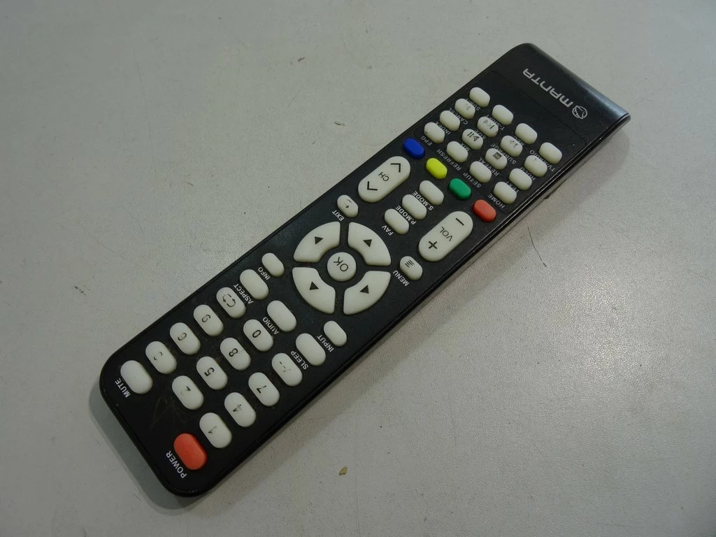 tv-manta-49-led94901s-pilot-rozdzielczosc-ekranu-px-3840-x-2160