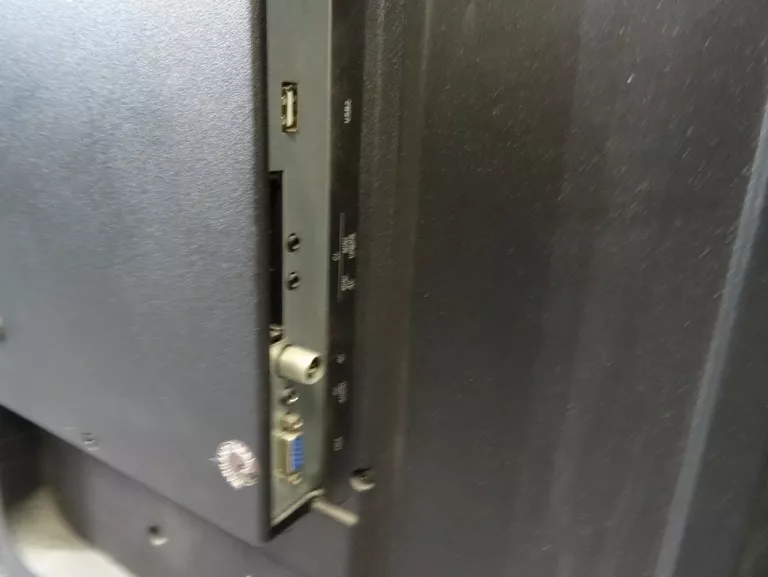 tv-manta-49-led94901s-pilot-przekatna-ekranu-cale-49