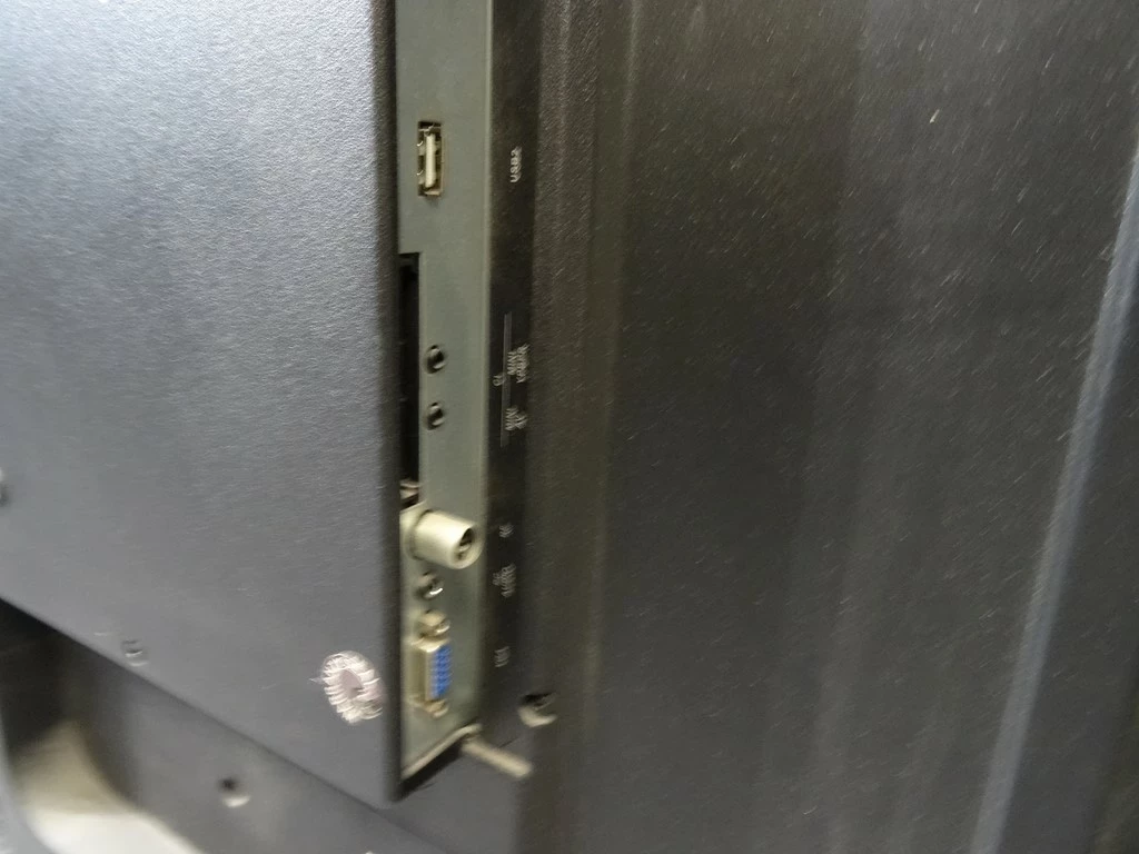 tv-manta-49-led94901s-pilot-przekatna-ekranu-cale-49