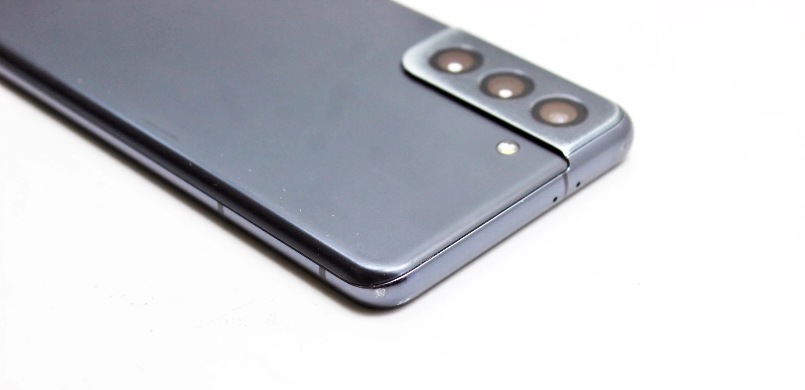 telefon-samsung-s21-sluchawki-w-komplecie-nie