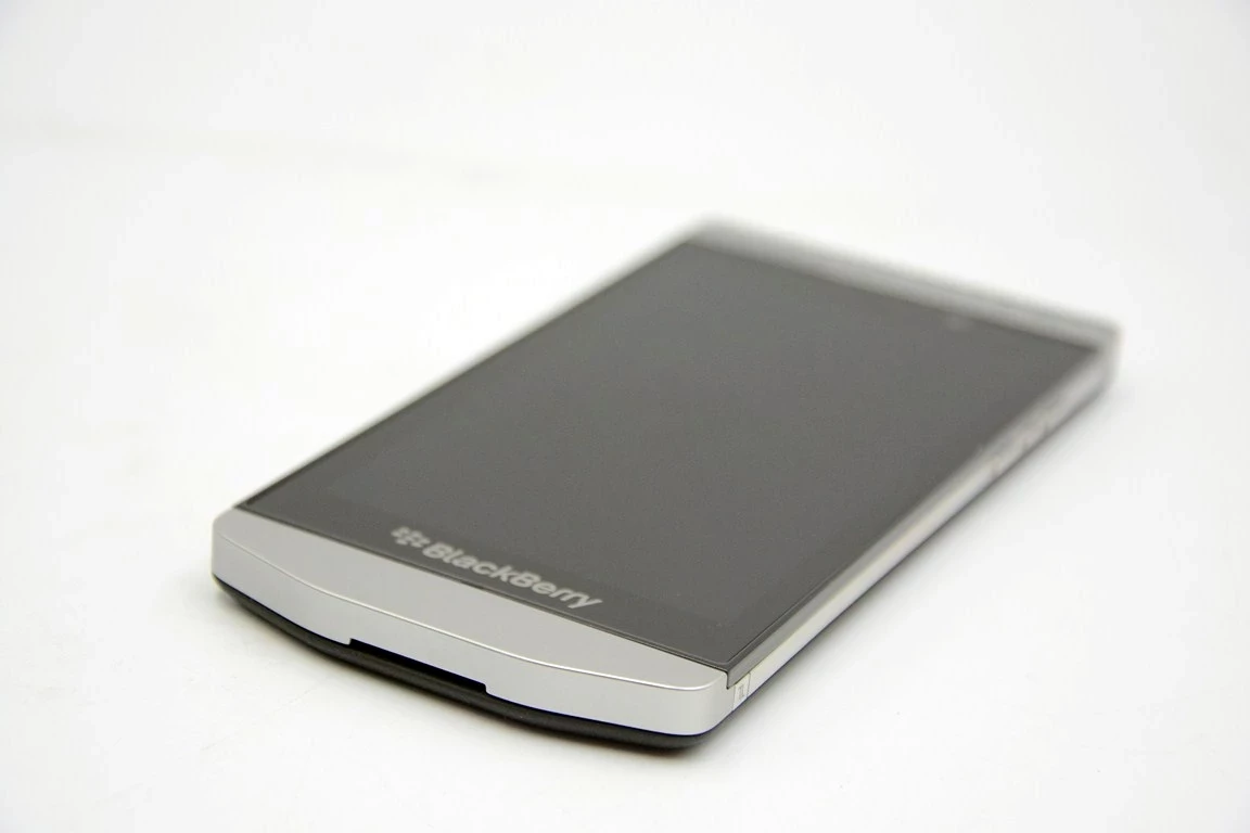 telefon-blackberry-p9982-porsche-design-kolor-srebrny