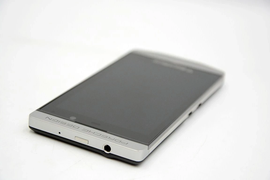 telefon-blackberry-p9982-porsche-design-przekatna-ekranu-5