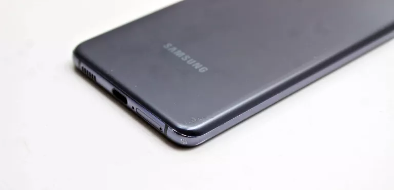 telefon-samsung-s21-ladowarka-w-komplecie-nie