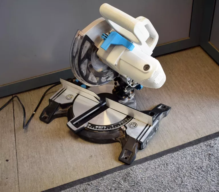 PIŁA UKOŚNICA MAC ALLISTER MMIS210C-B 1500 W 210