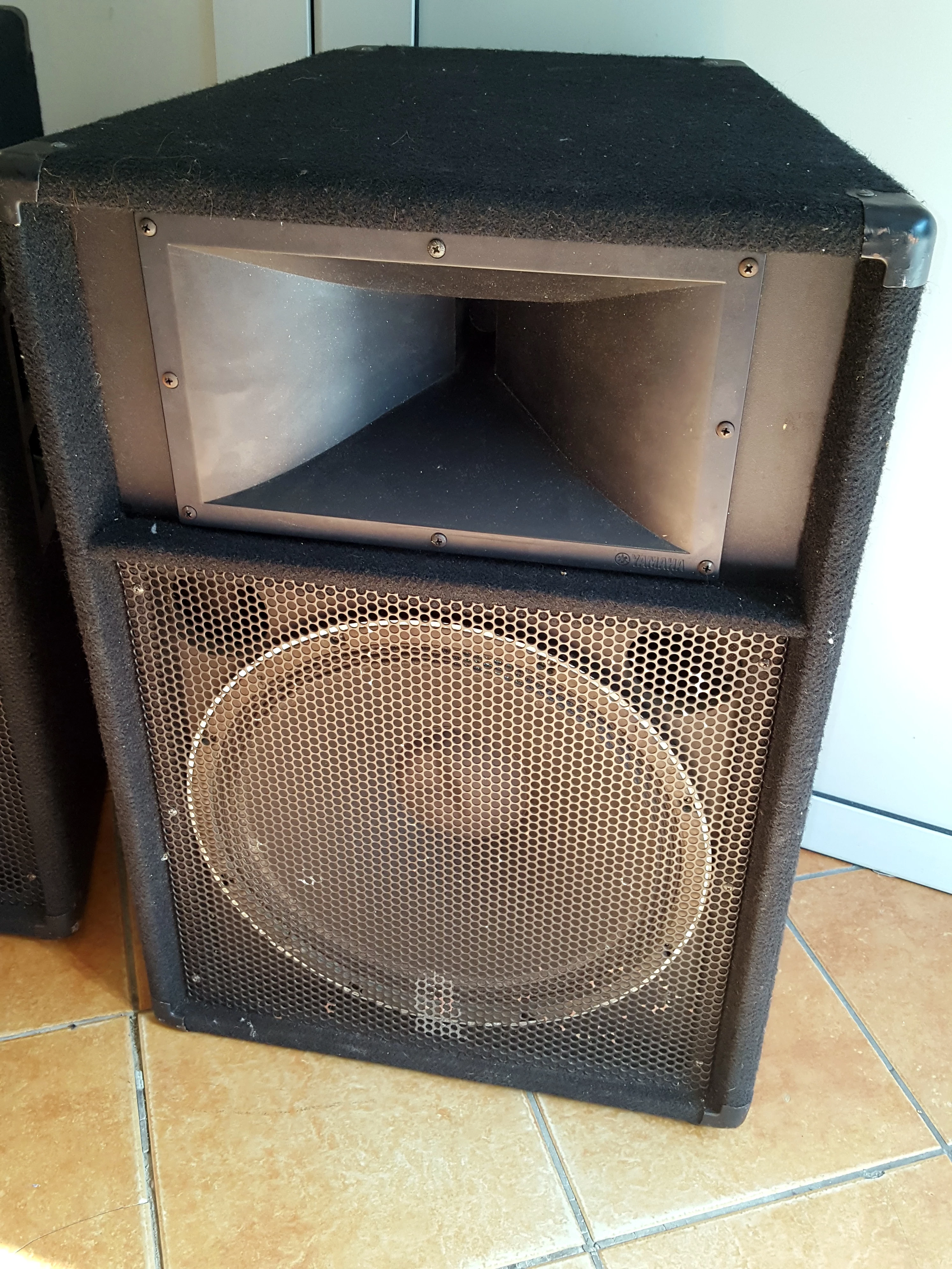 kolumny-estradowe-yamaha-model-s115v-2-sztuki-stan-uzywany