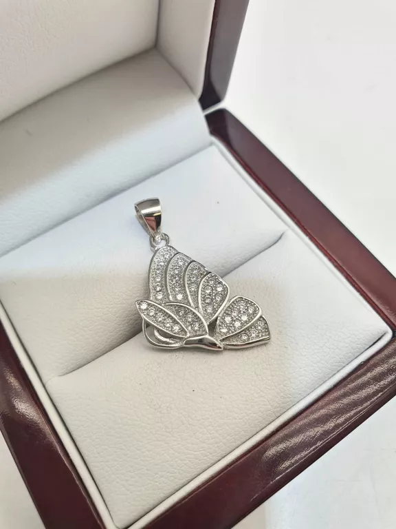 srebrna-niespotykana-zawieszka-25g-925-marka-inna-marka