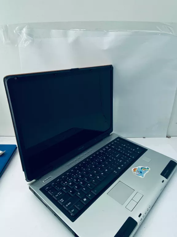 LAPTOP TOSHIBA SATELLITE P100-470