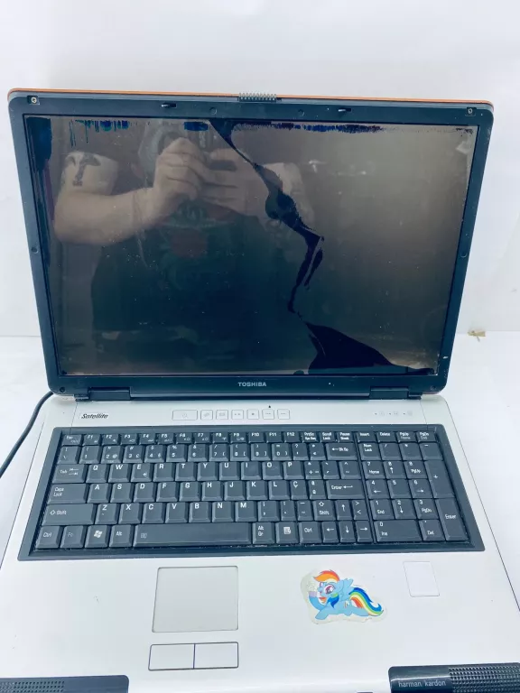 LAPTOP TOSHIBA SATELLITE P100-470