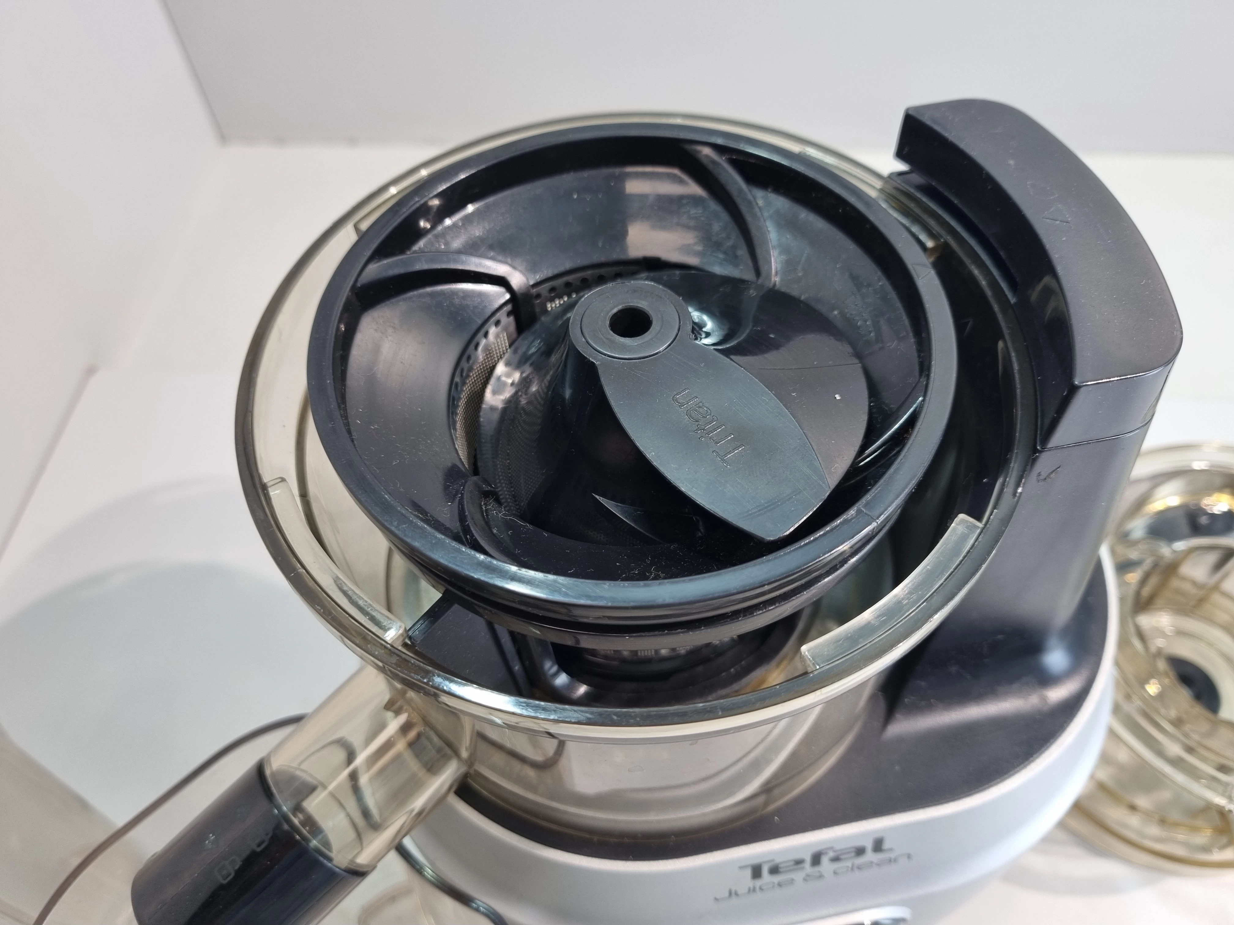 wyciskarka-tefal-juice-clean-zc420e38-rodzaj-pionowa