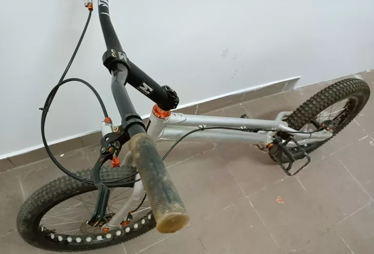 rower-trialowy-echo-trial-srebrny-rozmiar-ramy-14-cali