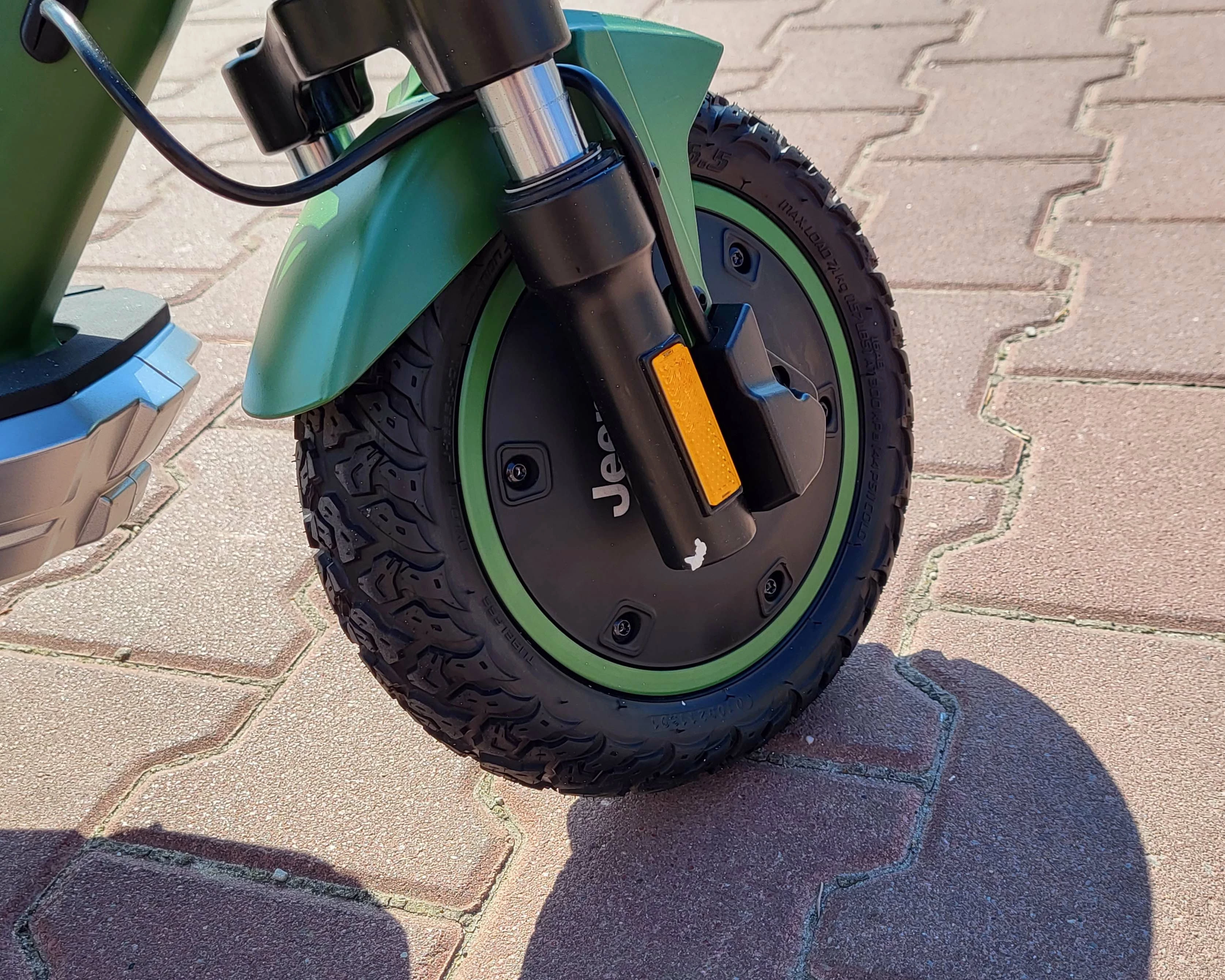 hulajnoga-elektryczna-jeep-2xe-adventure-ds-kolor-czarny