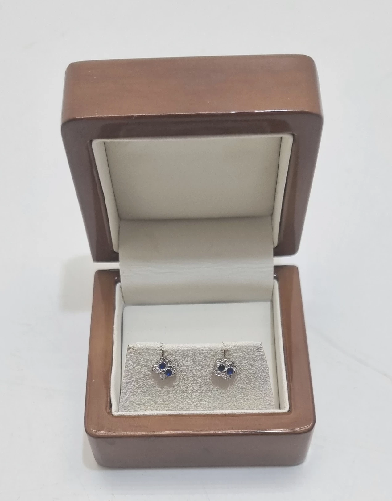 srebrne-motylkowate-kolczyki-09g-925-jednosci-narodowej-1091b-sj-wroclaw