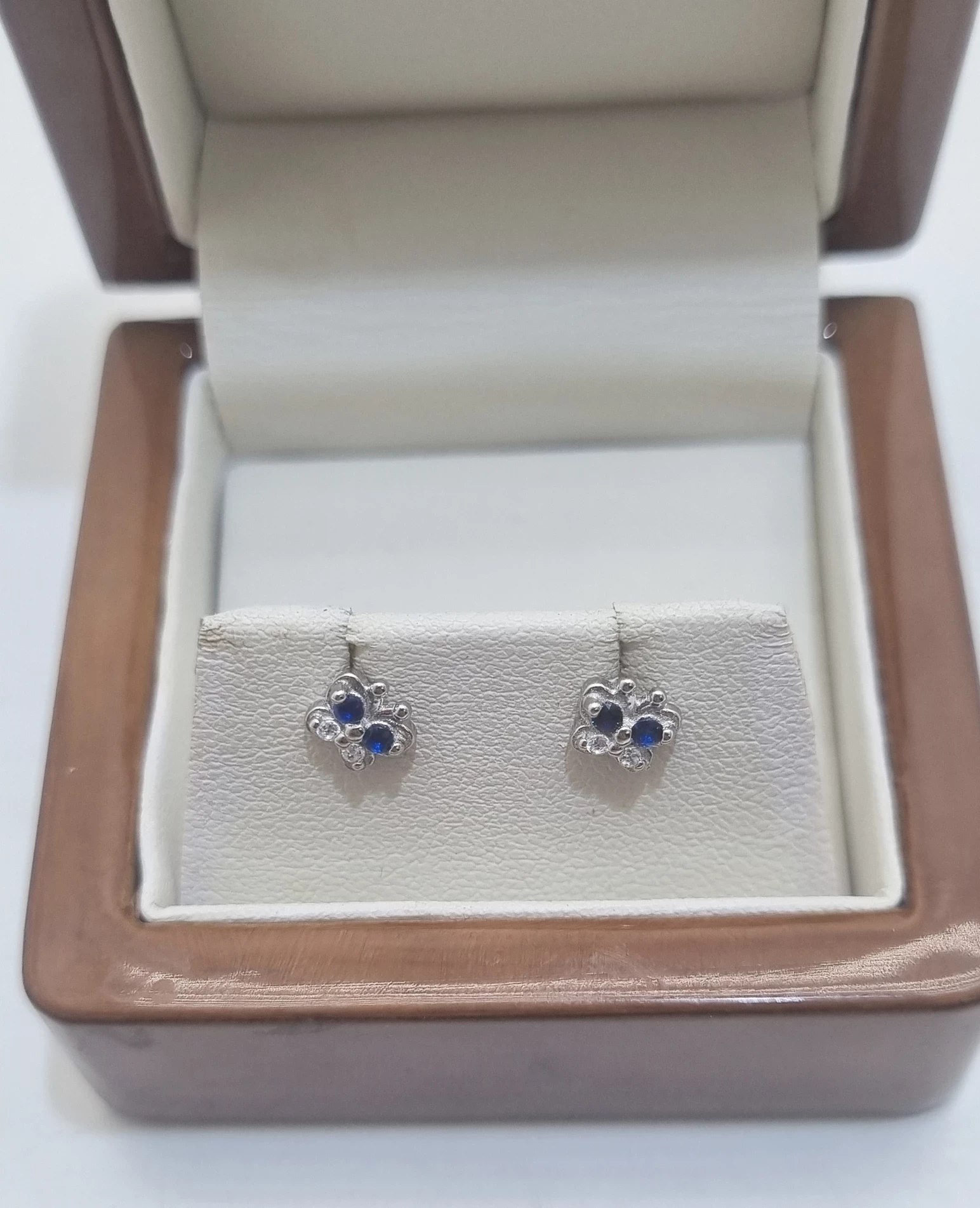 srebrne-motylkowate-kolczyki-09g-925-stan-powystawowy