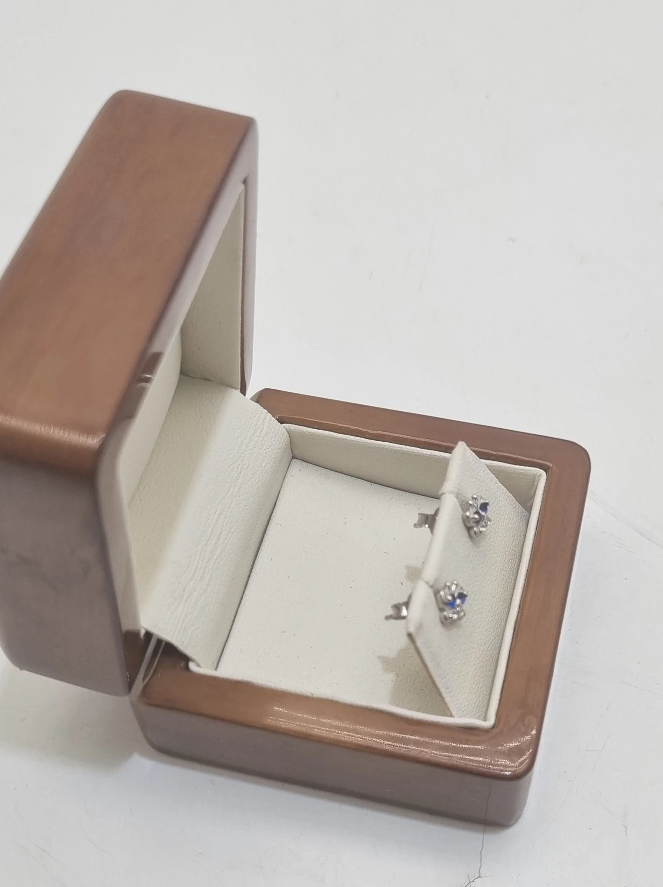 srebrne-motylkowate-kolczyki-09g-925-marka-inna-marka