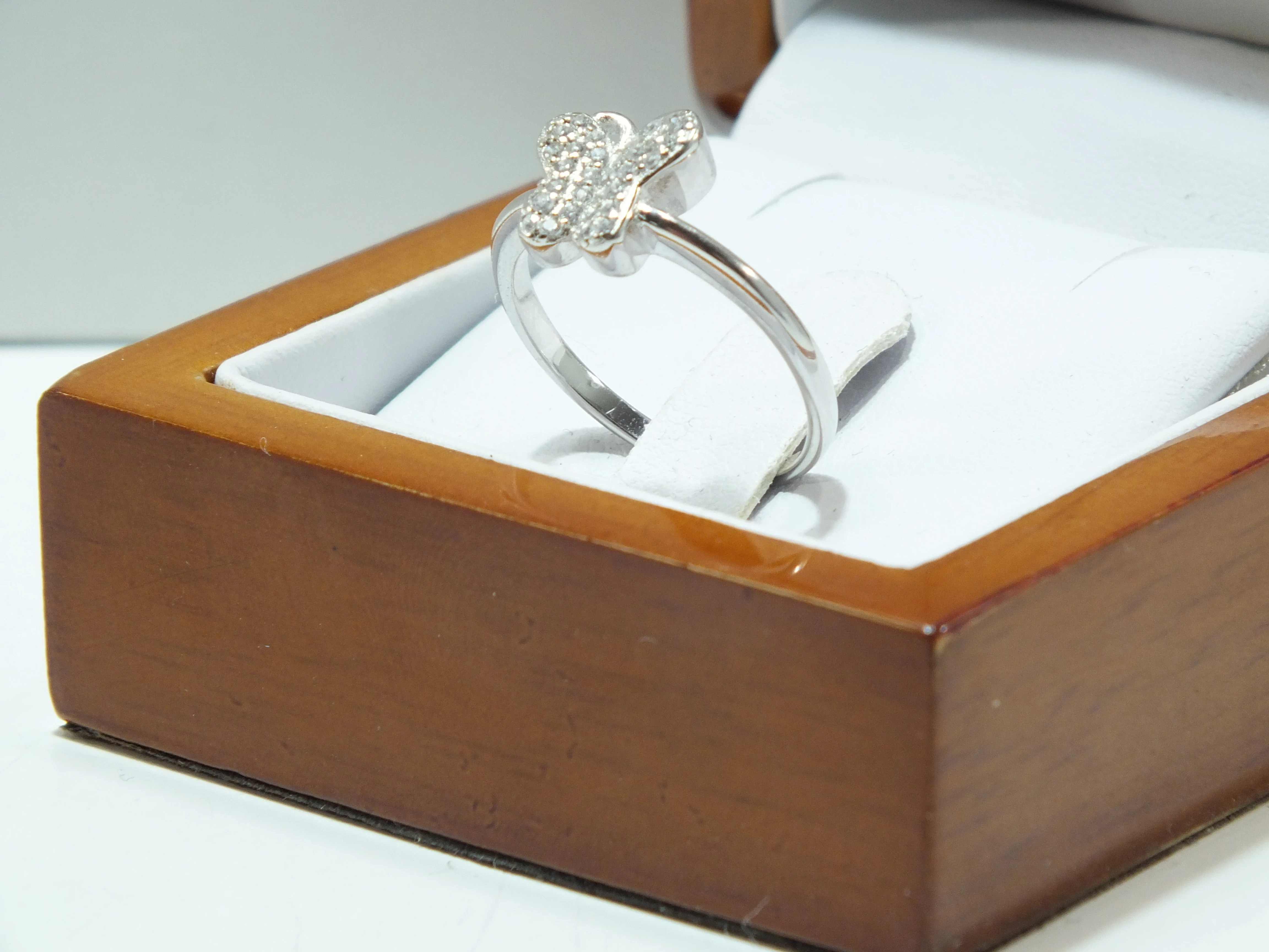 rewelacyjny-srebrny-pierscionek-motylek-25-g-material-srebro