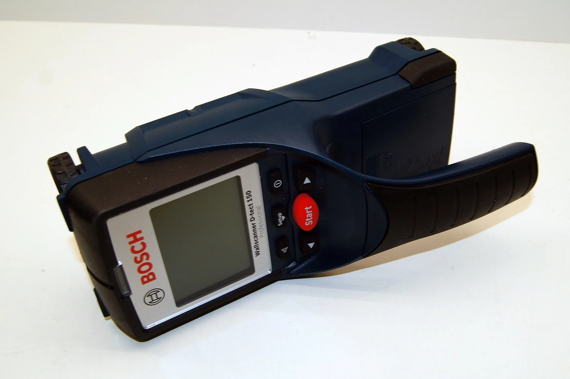 skaner-bosch-wallscaner-d-tect-150-zasilanie-bateryjne