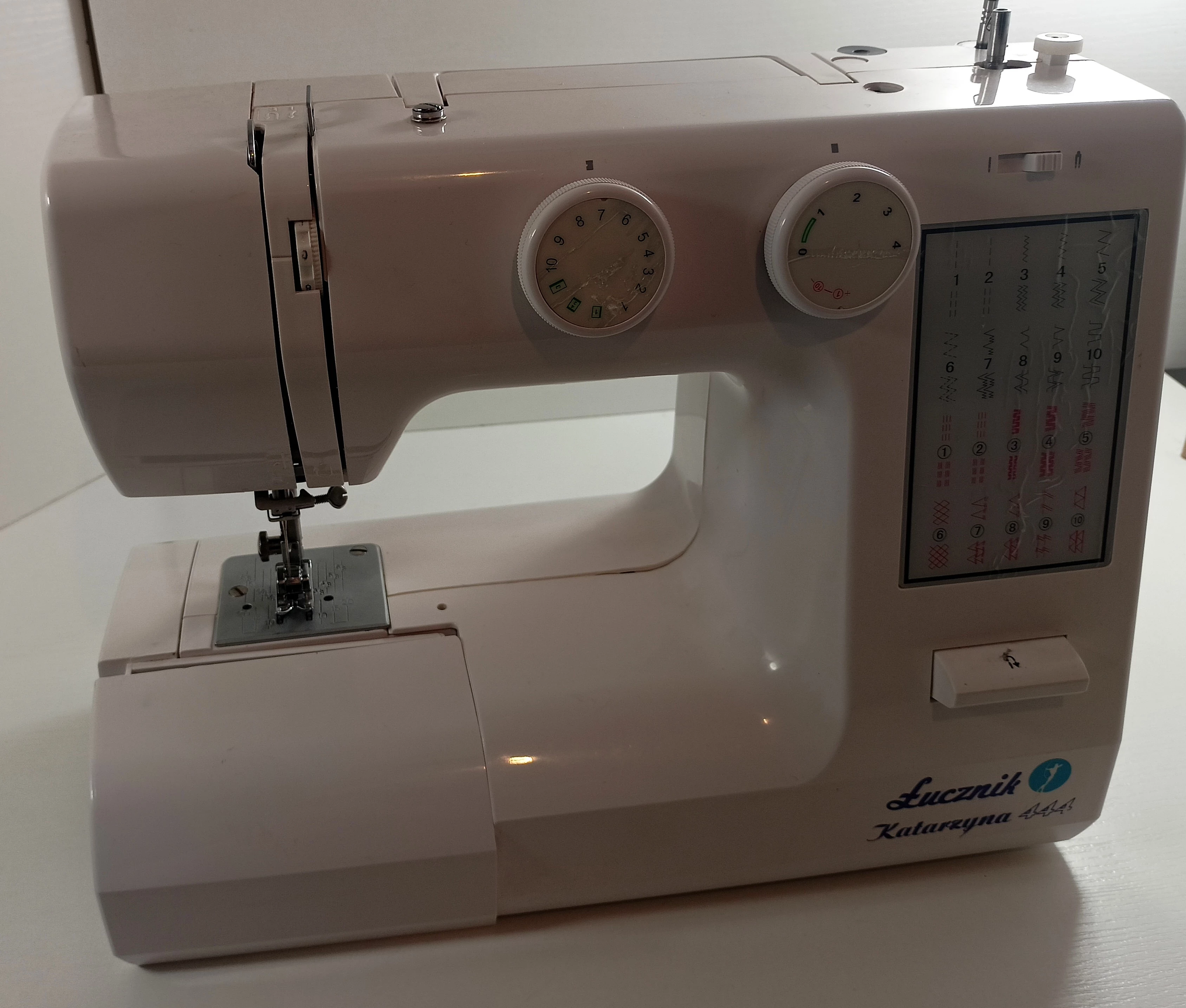 maszyna-do-szycia-lucznik-444-katarzyna-zawiszy-czarnego-16-katowice
