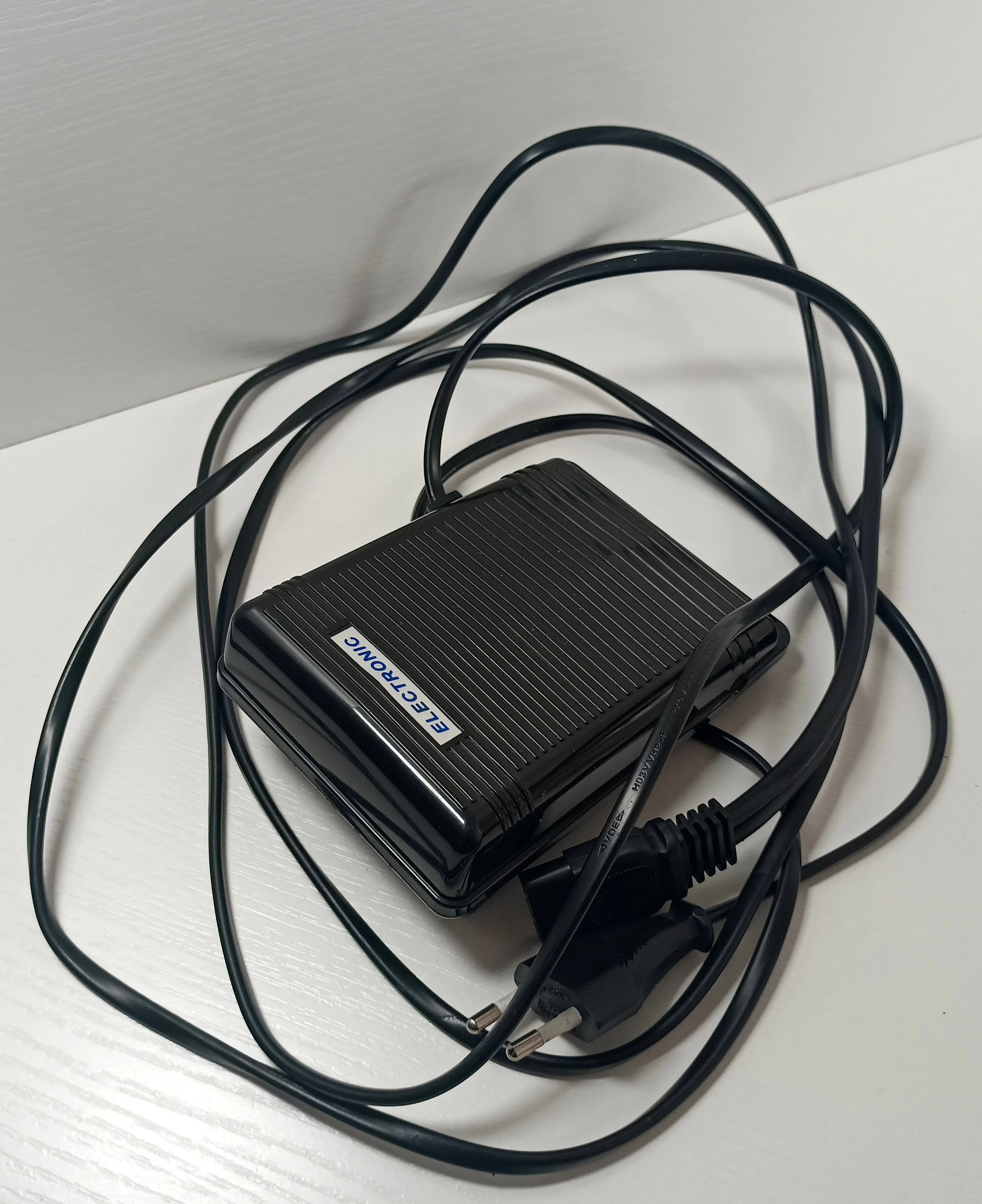 maszyna-do-szycia-lucznik-444-katarzyna-kolor-dominujacy-bialy