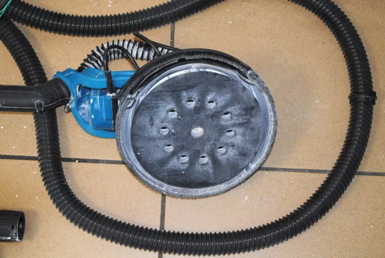 zyrafa-szlifierka-black-42602-futeral-marka-black