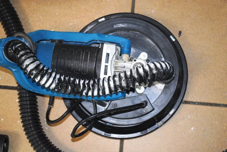 zyrafa-szlifierka-black-42602-futeral-dworcowa-28-zielona-gora