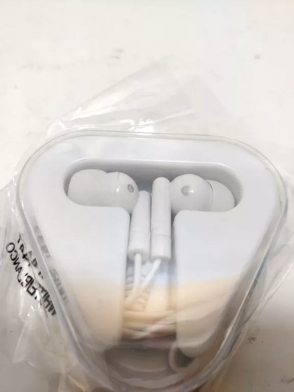 sluchawki-biale-polecam-osiedle-kombatantow-7c-krakow