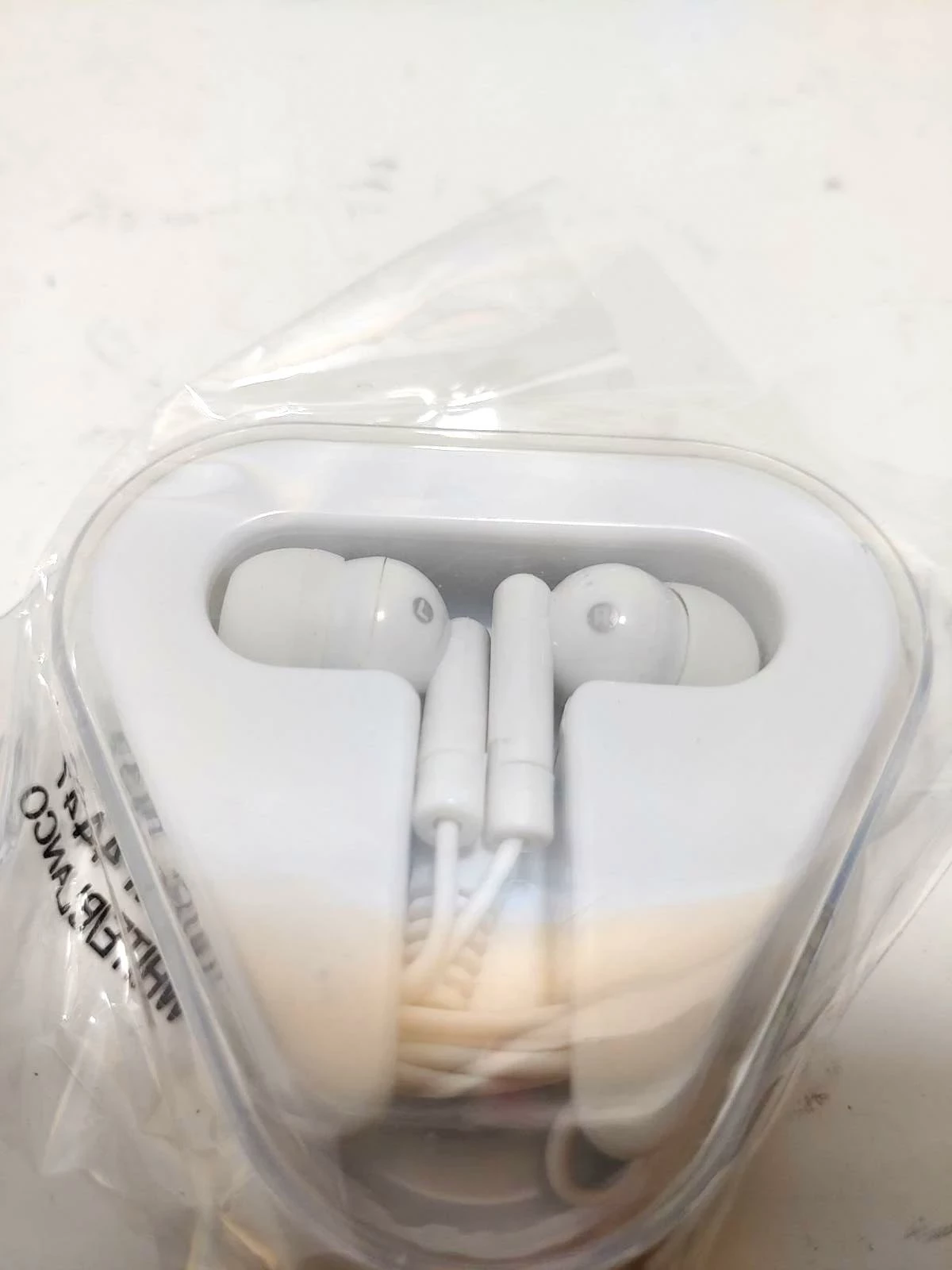 sluchawki-biale-polecam-osiedle-kombatantow-7c-krakow