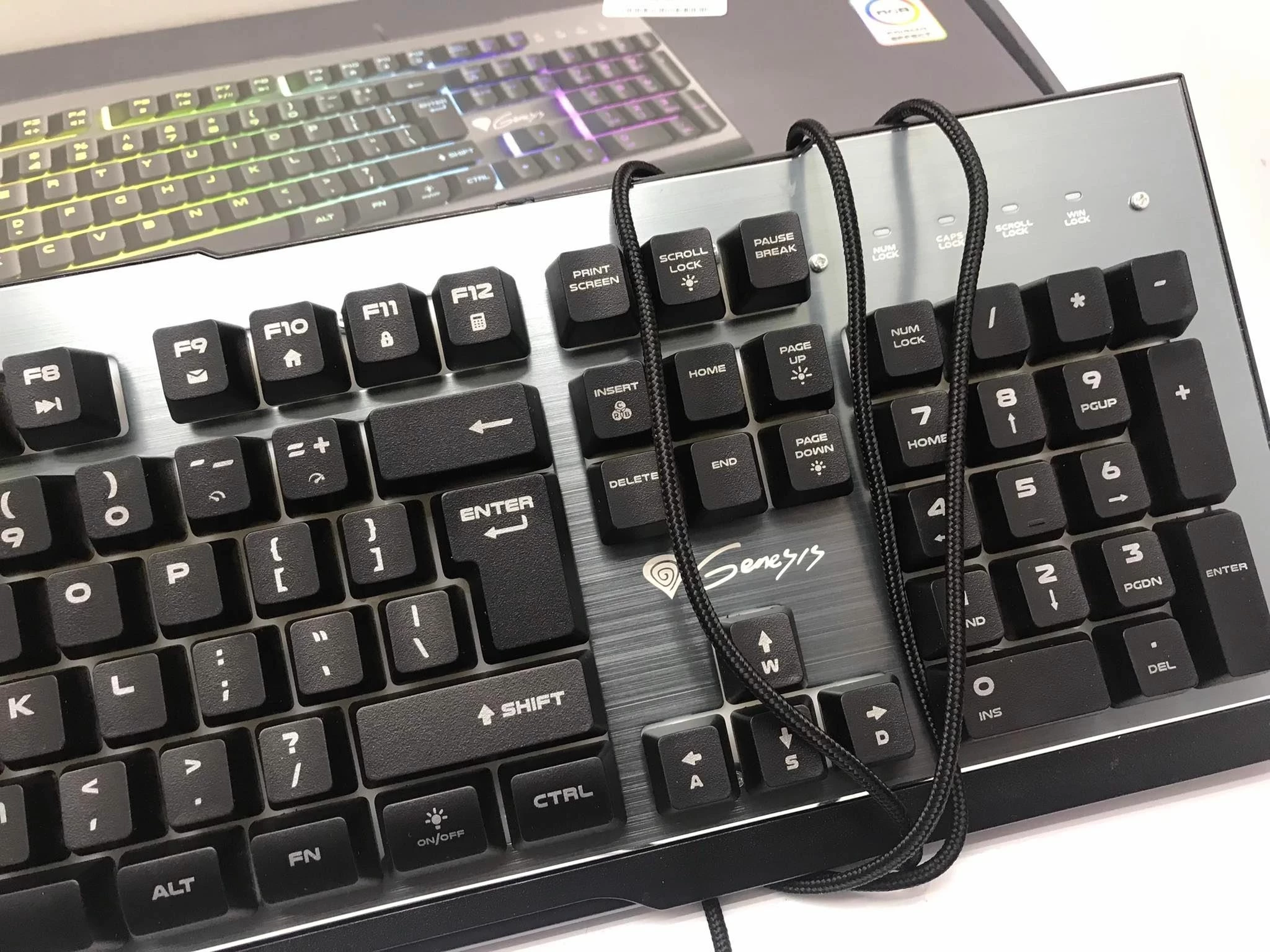 klawiatura-genesis-thor-500-rgb-pudelko-marka-genesis