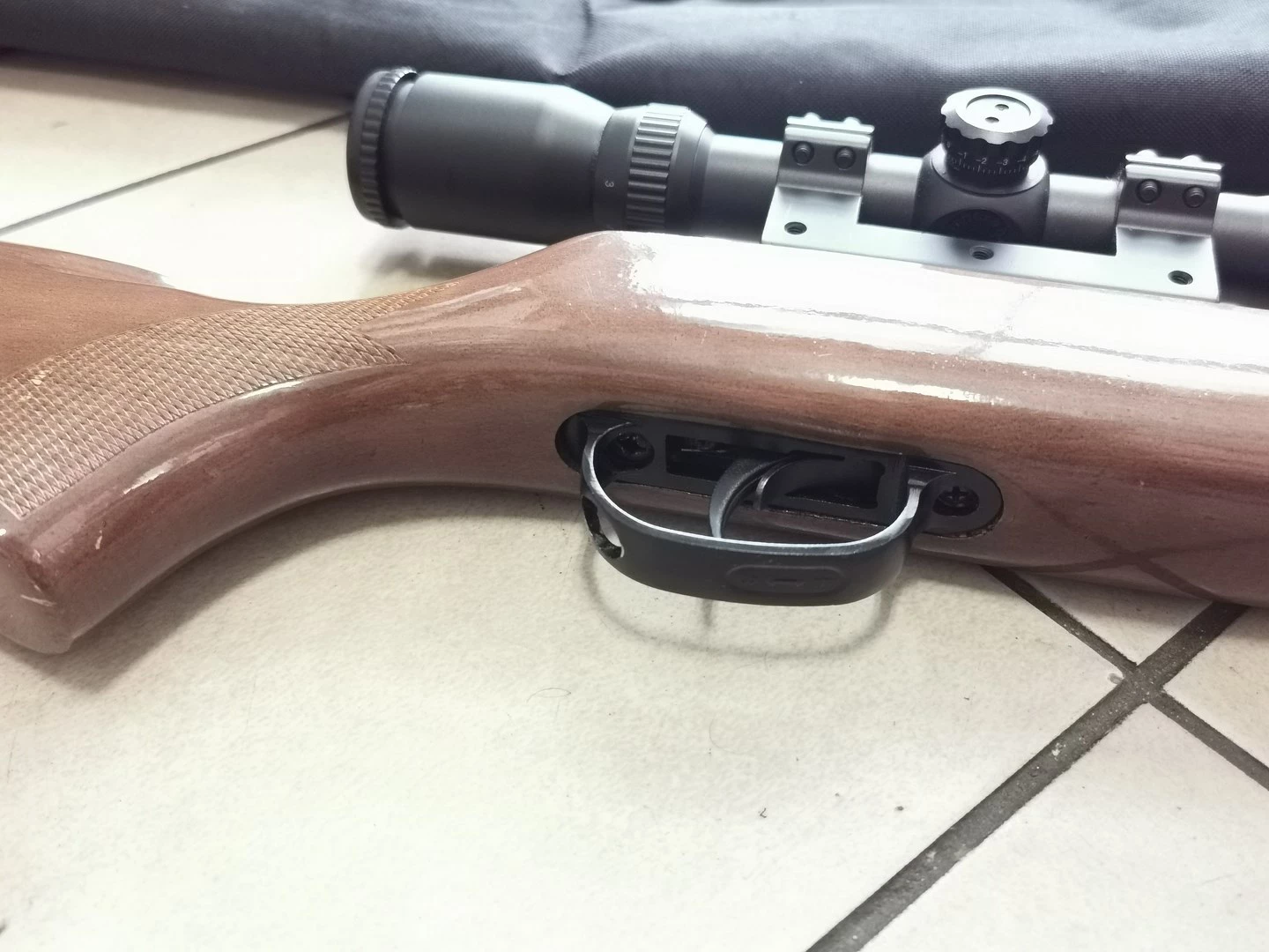 wiatrowka-crosman-summit-45mm-z-luneta-3-9x40-material-kolby-drewno