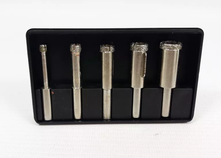 wiertla-diamentowe-z-elementem-pomocnicznym-stan-uzywany