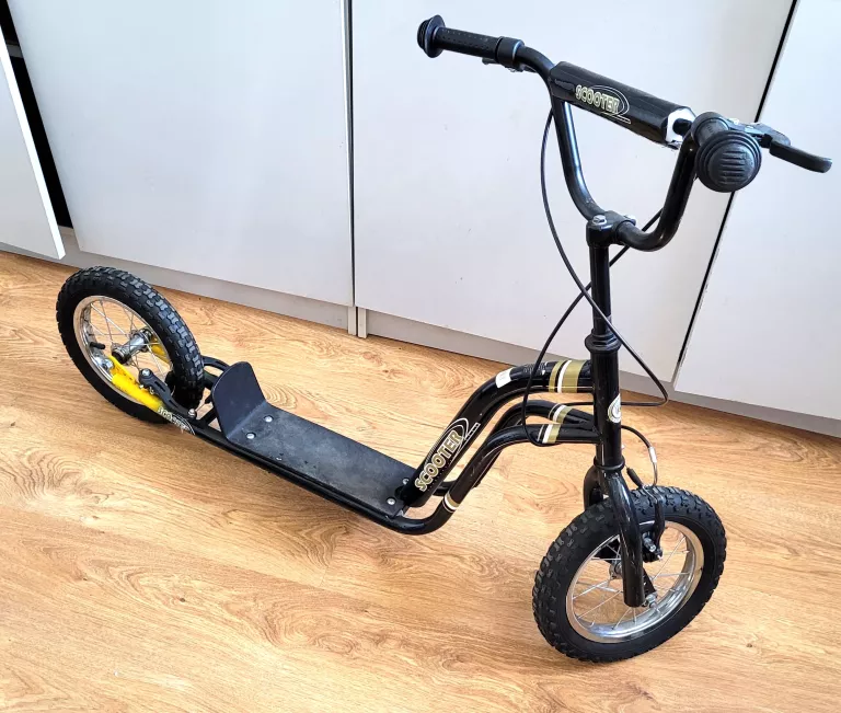 HULAJNOGA SCOOTER NA POMPOWANYCH KOŁACH