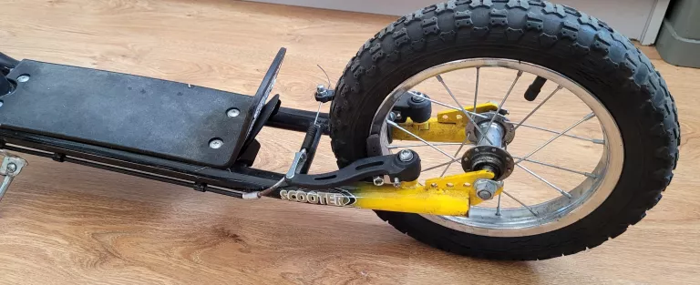 HULAJNOGA SCOOTER NA POMPOWANYCH KOŁACH