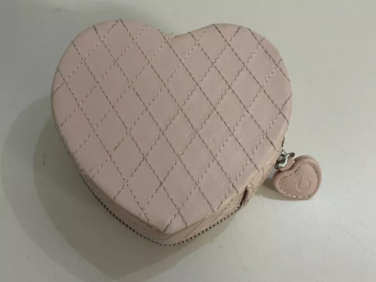 szkatulka-pandora-kolor-dominujacy-205826-1041839