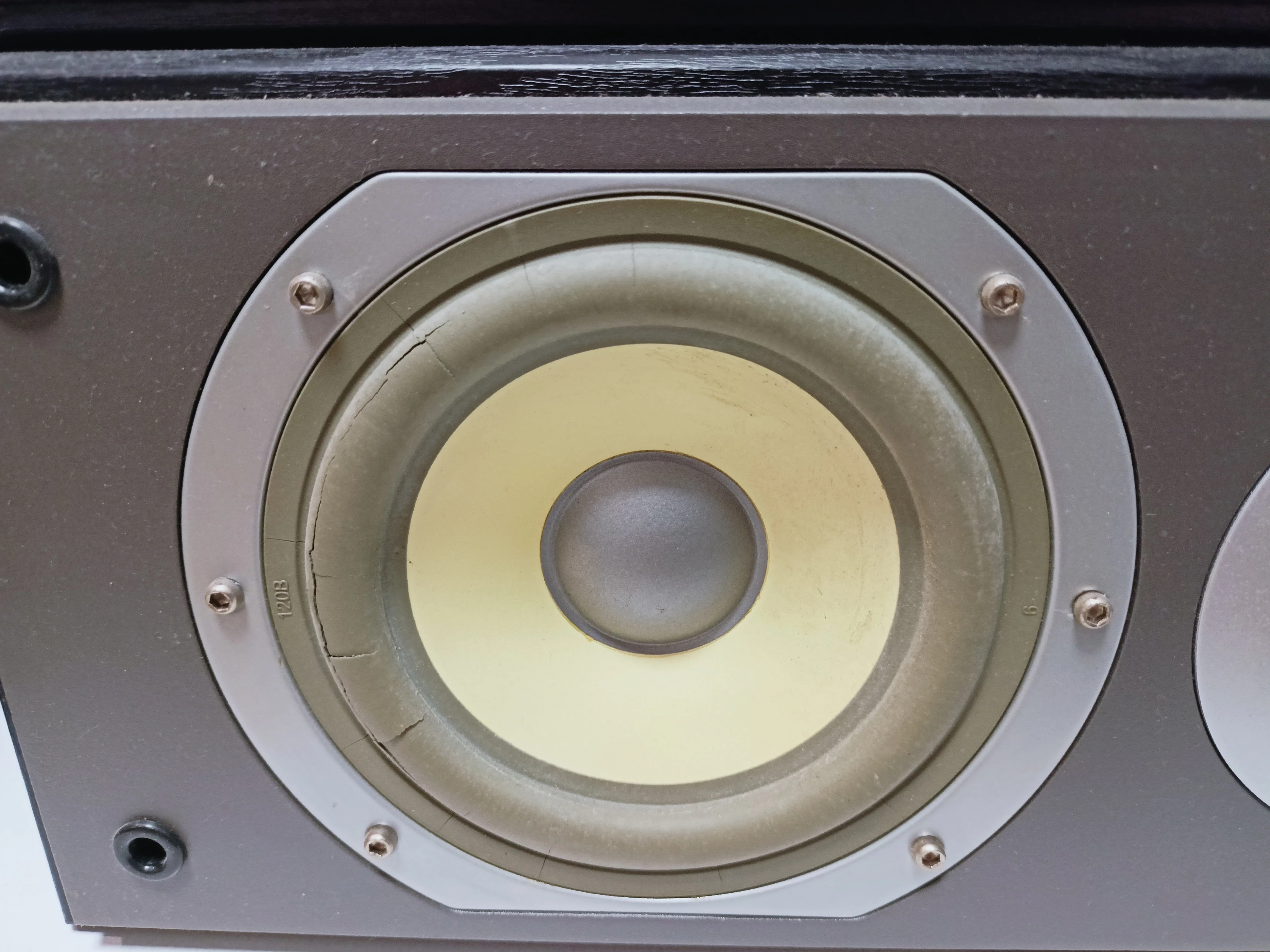 glosniki-podlogowe-m-audio-hts700-marka-inna