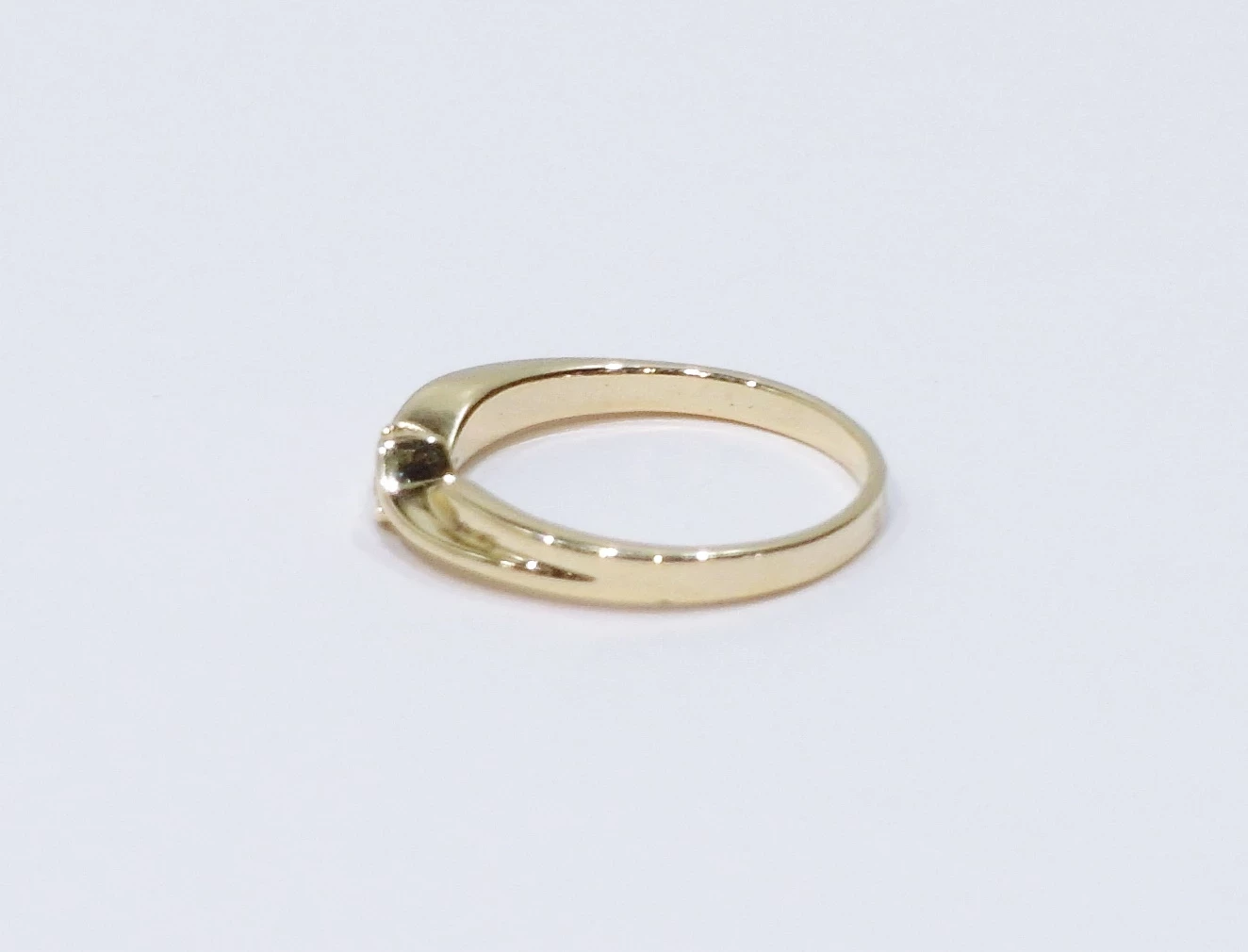 zloty-pierscionek-z-brylantem-224g-585-r12-cechy-brak