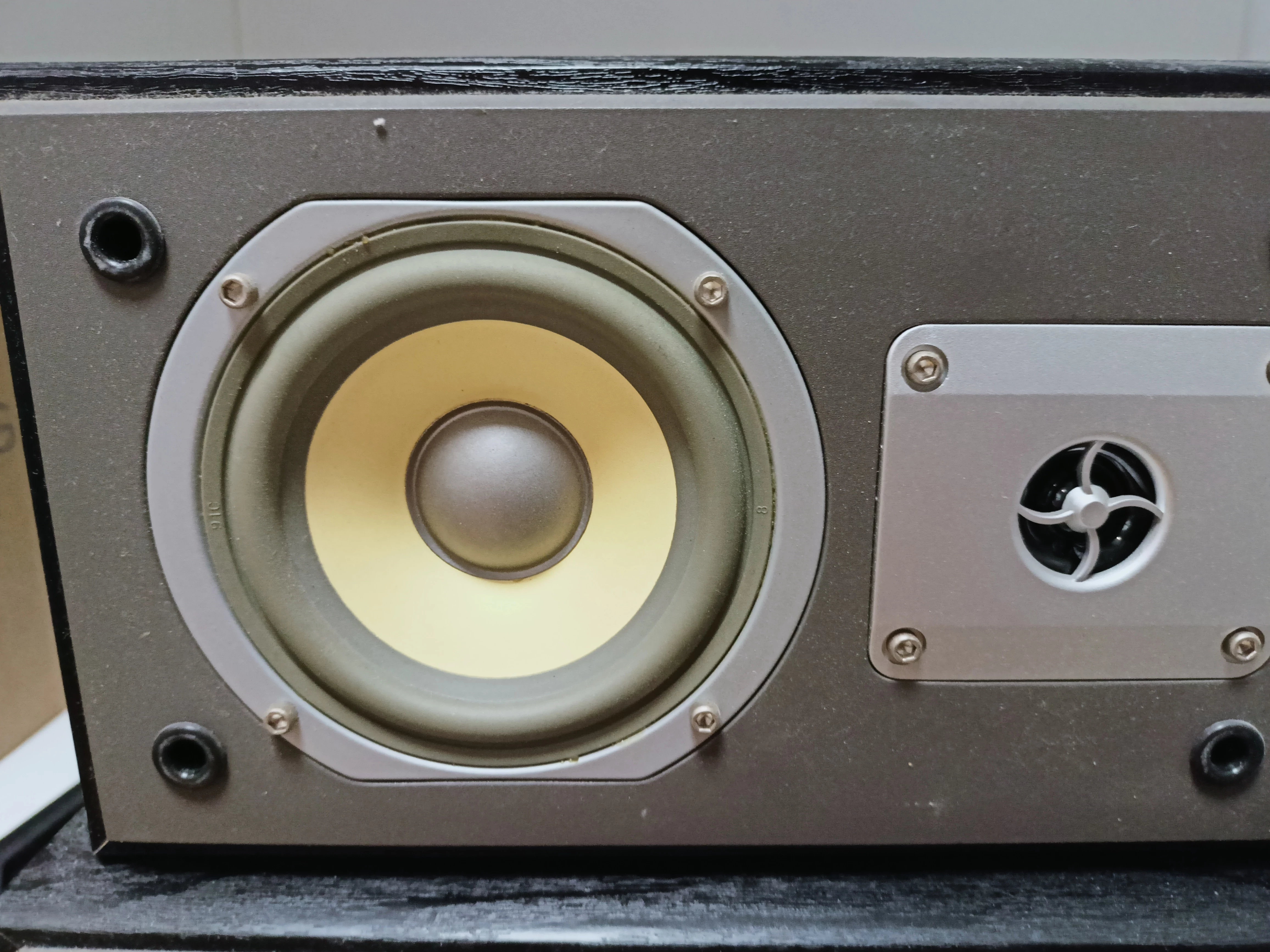 glosniki-podlogowe-m-audio-hts700-moc-znamionowa-rms-90