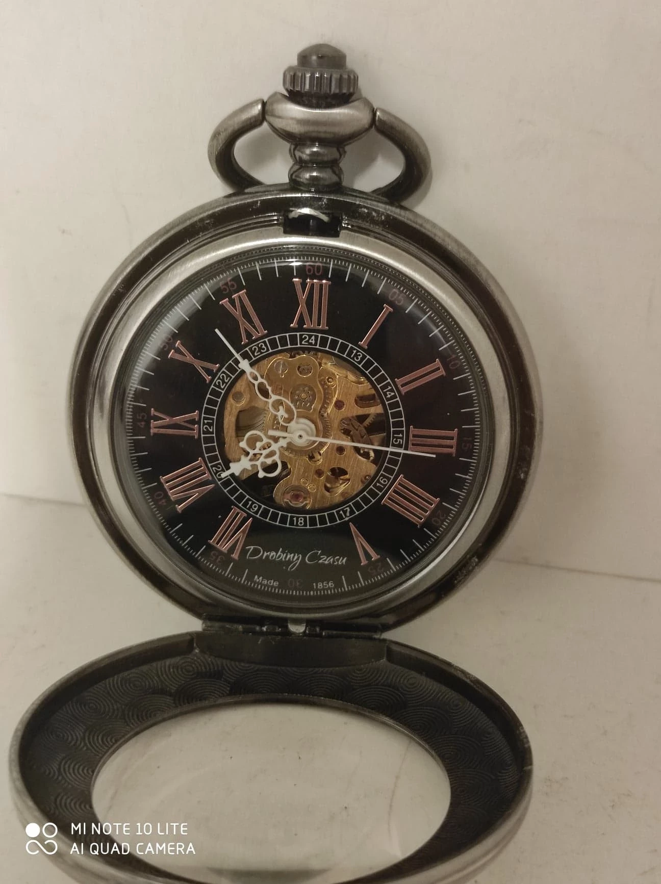 zegarek-nakrecany-drobiny-czasu-vintage-brown-ksztalt-koperty-okragla